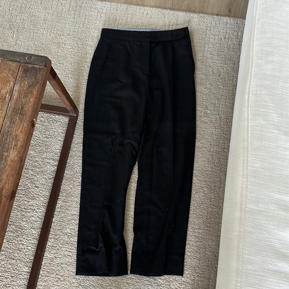 Fits 5’2. Size 2 (40)